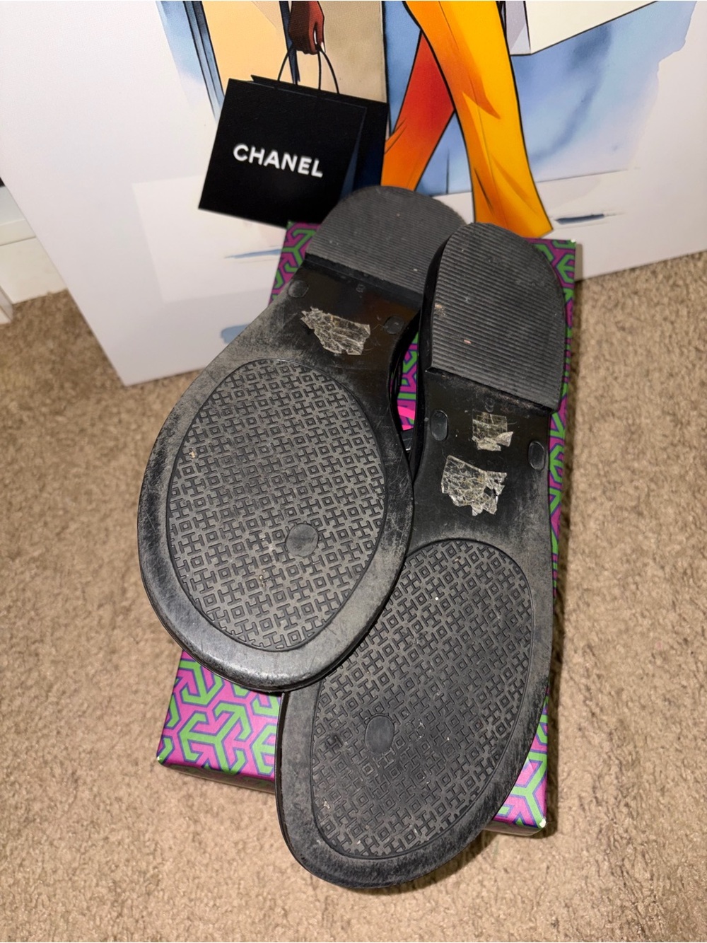 Tory Burch Black Patent Logo Thong Sandals with Gold Emblem (Jelly) - Picture 4 of 4